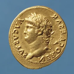 Aureus (Vorderseite) von Nero (54-68 n. Chr.) mit Lorbeerkranz. Inschrift: NERO CAESAR AVGVSVS